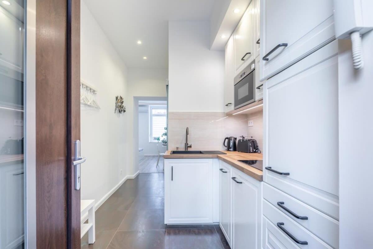 Modern In Downtown Area Apartment
