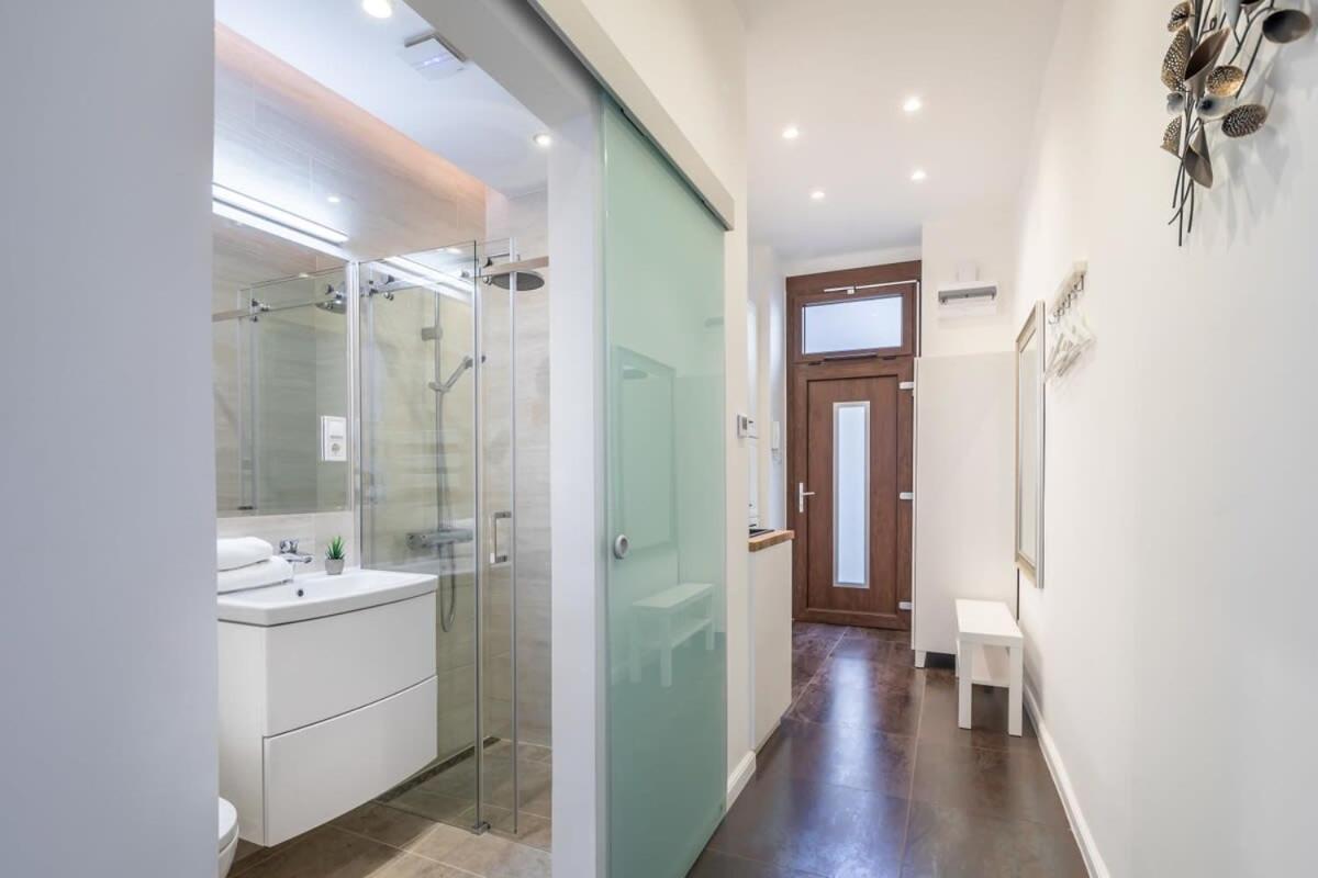 Modern In Downtown Area Apartment Budapest