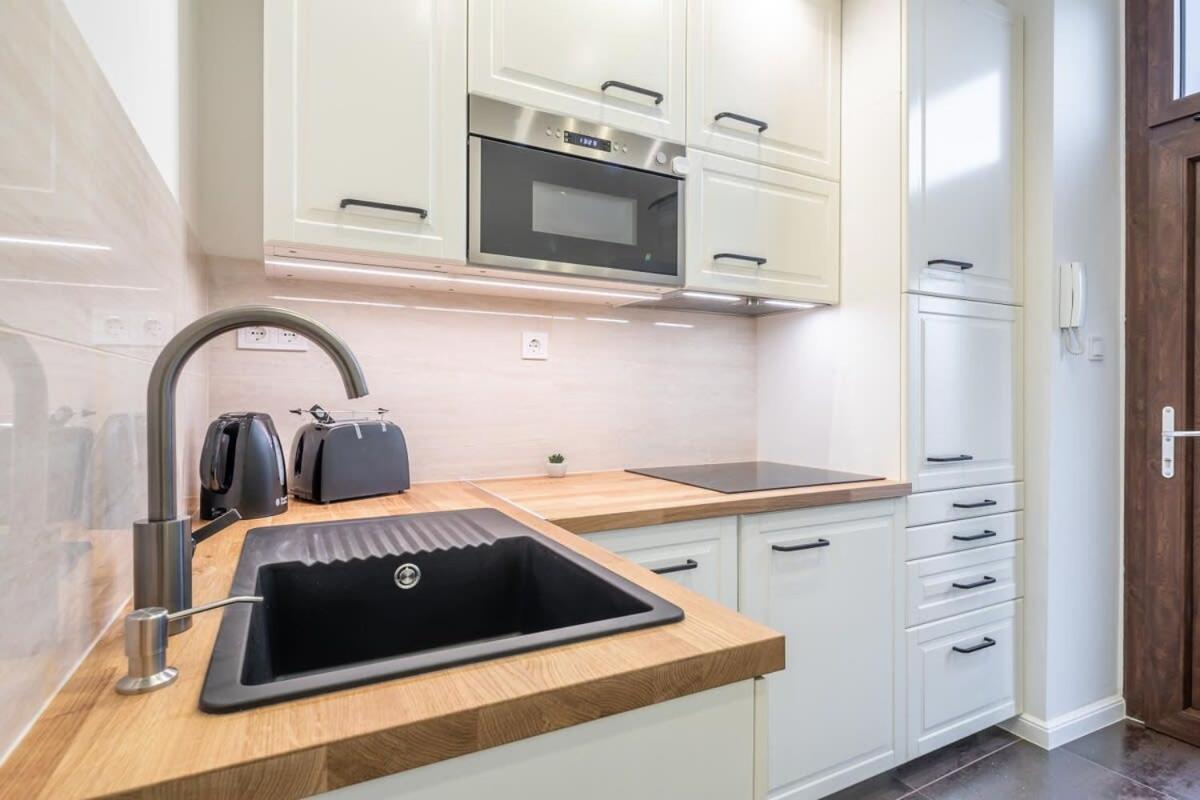 Modern In Downtown Area Apartment