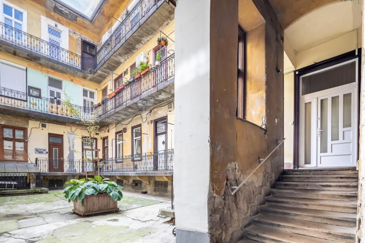 Modern In Downtown Area Apartment Budapest